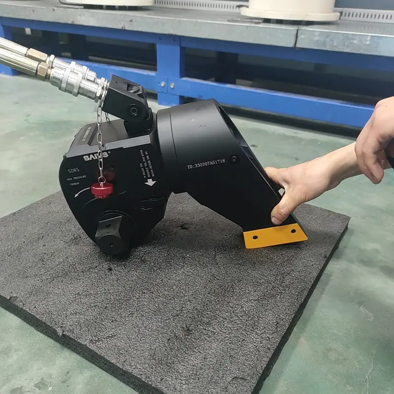 Hydraulic Torque Wrenches for Accurate Pipeline Bolting