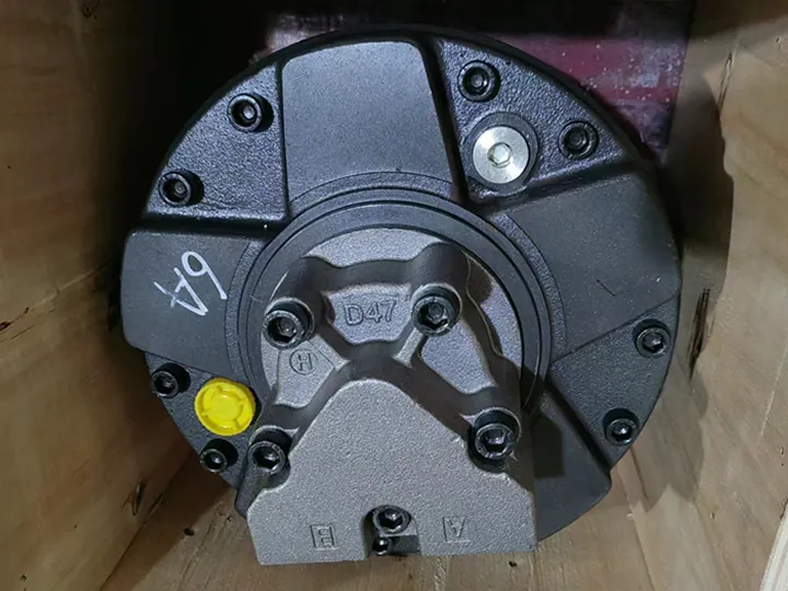 SAI Series Radial Piston Hydraulic Motors packed in wooden crates