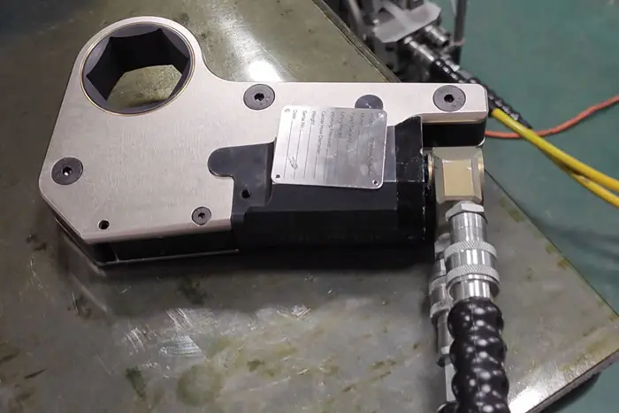 Hydraulic-Tensioning-vs-Torquing-with-SAIVS-Tools-1.webp