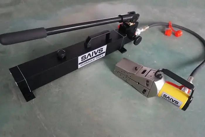 SAIVS Hydraulic and No-Gap Flange Spreaders for Safe and Efficient Maintenance(1) saivs-advanced-flange-spreaders-hydraulic-no-gap-portable.webp